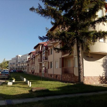 Gobe Apartman ハイデゥソボスロー エクステリア 写真