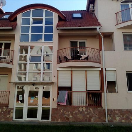 Gobe Apartman ハイデゥソボスロー エクステリア 写真